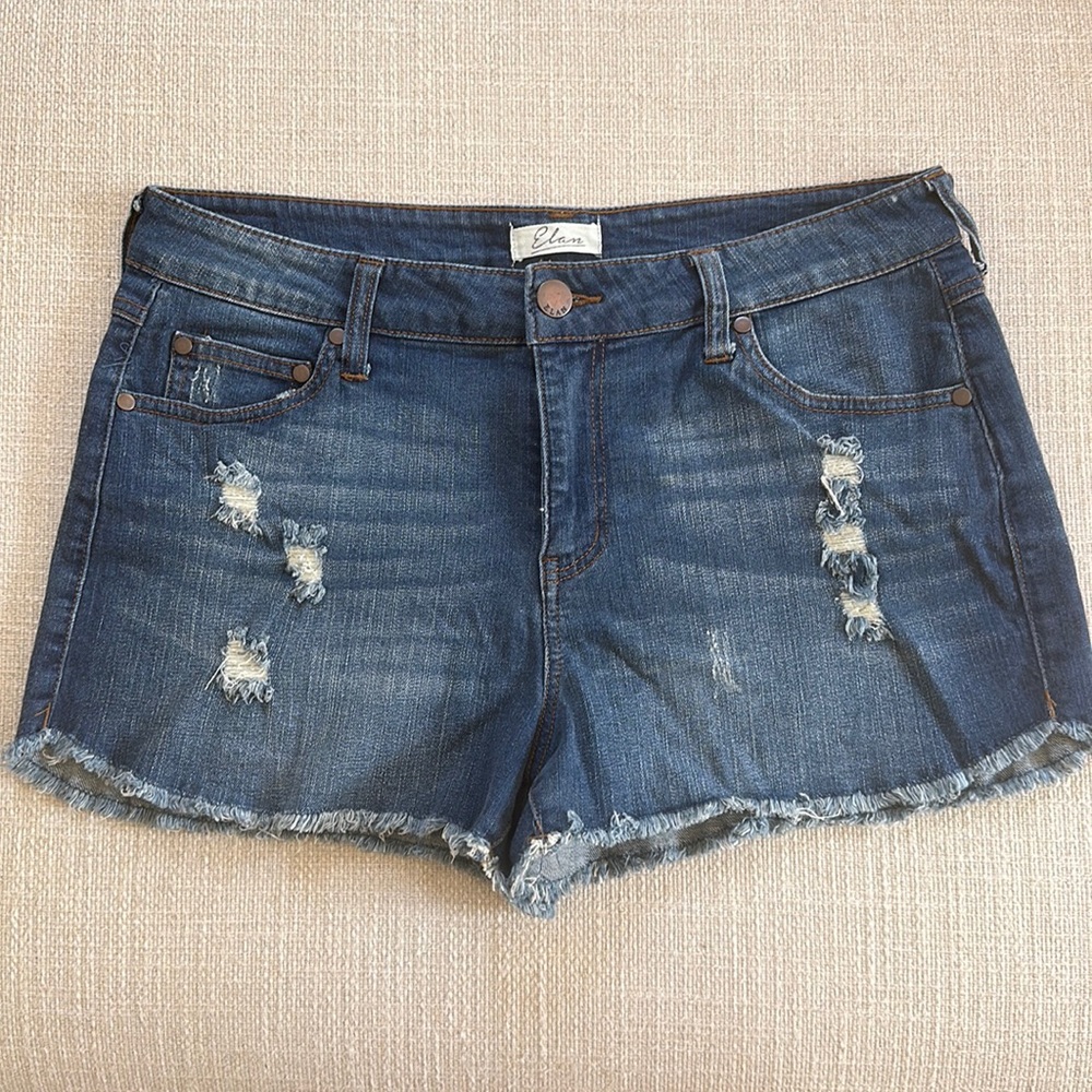 Elan distressed stretch fringe jean shorts Size Large